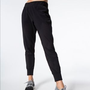NWT! LNDR Black Jogger Pants size small